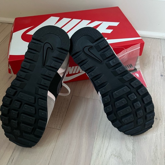 nike v-love o.x. sneakers NWT - Picture 5 of 7